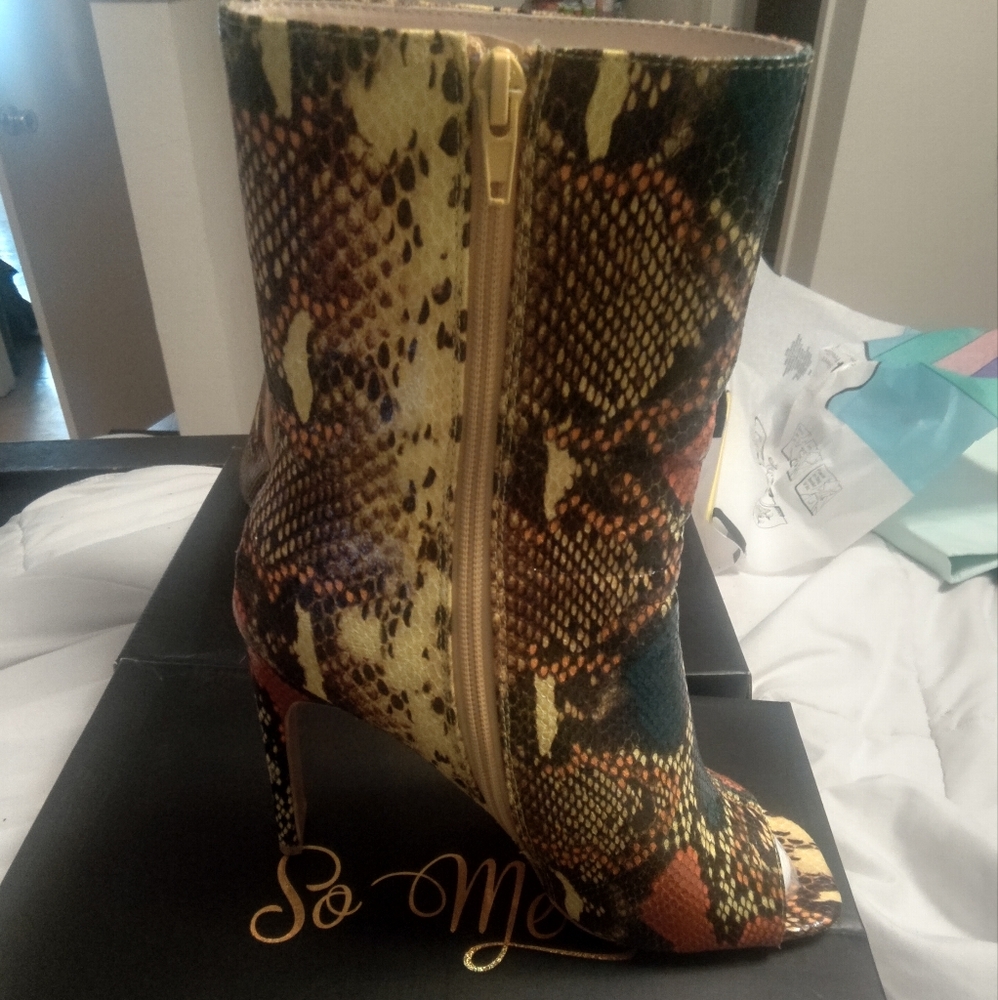 So Me size 9 snakeskin bootie